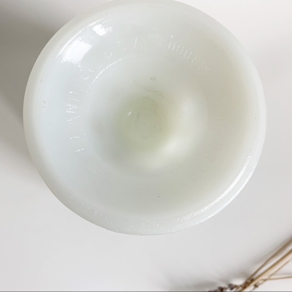 Vintage E.O. Brody Glass Company Milk Glass Vase - Picture 4 of 4